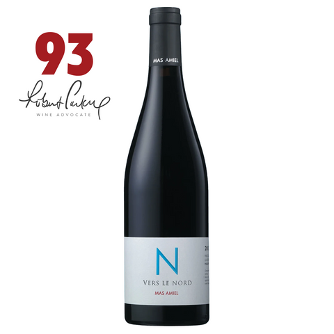 A bottle of Mas Amiel - Maury Vers le Nord Red 2020 with a white label and black cap stands next to a bold red 93 rating and the Robert Parker Wine Advocate logo in elegant black script.
